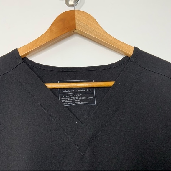 LEON Three Pocket Scrub Top Classic Black. Size XL. - Picture 4 of 7